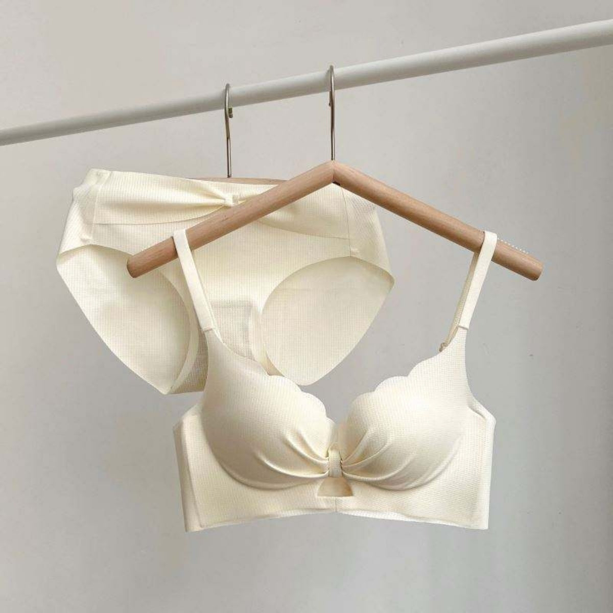 8-Pair Women's Coordinated Bra and Panty Lingerie Set | CB-09